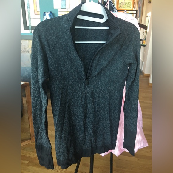 Size 8 Lululemon Grey Black Pullover Front Zipper Top - Picture 5 of 7
